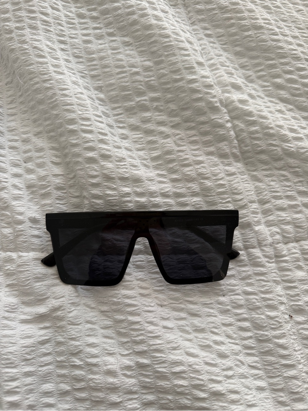 Womenโs Black Oversized Square Sunglasses